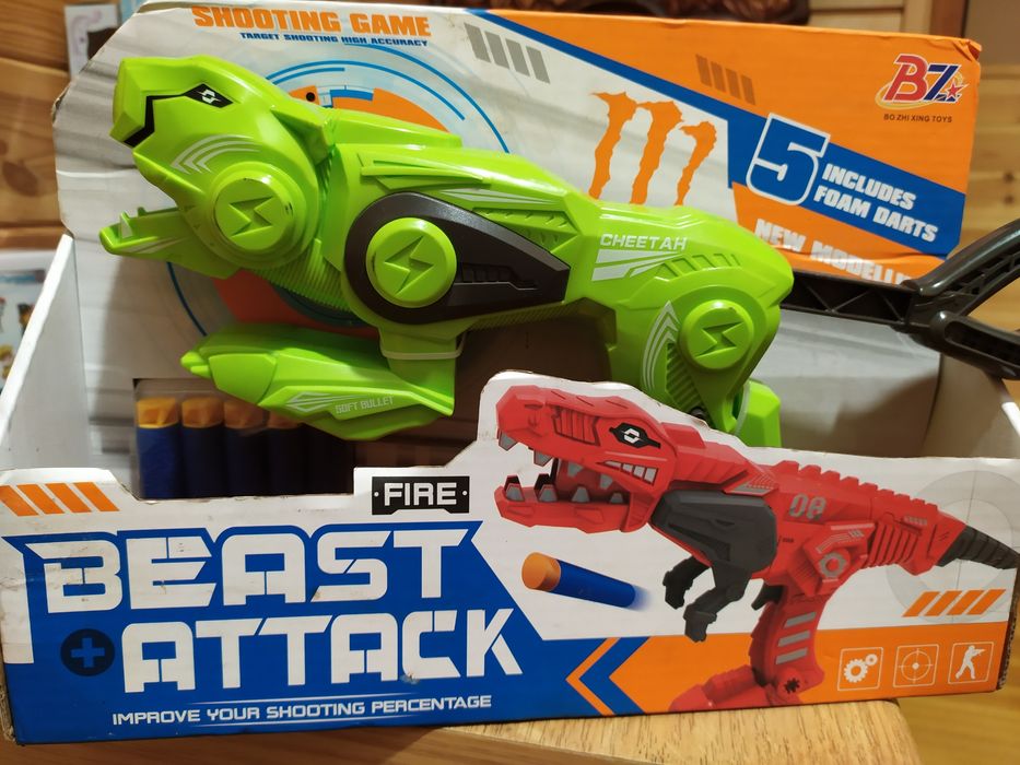 Игрушка динозавр стреляющий