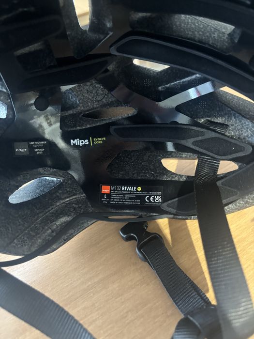 Capacete MET Rivale Mips