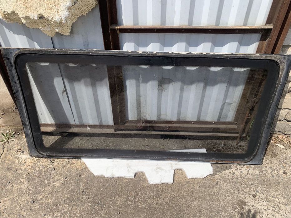 Стекла боковые на мерседес спринтер