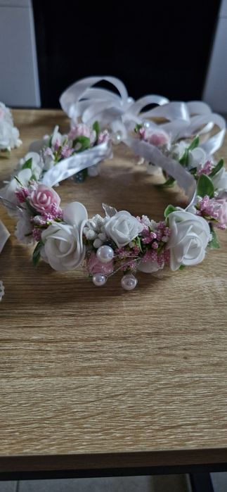 Wianek komunijny+ozdoba na świecę+ rękawiczki+torebka