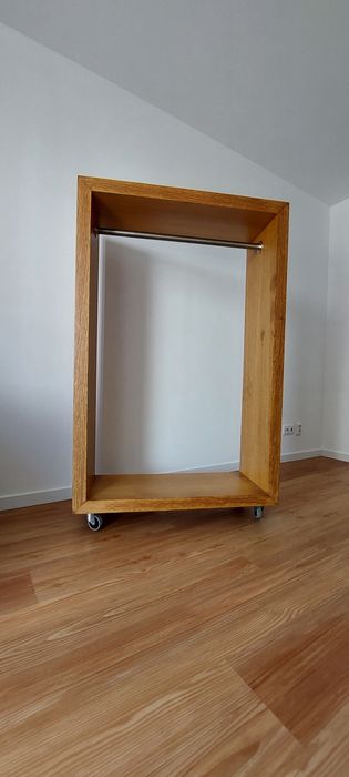 Cabide/Charriot em madeira