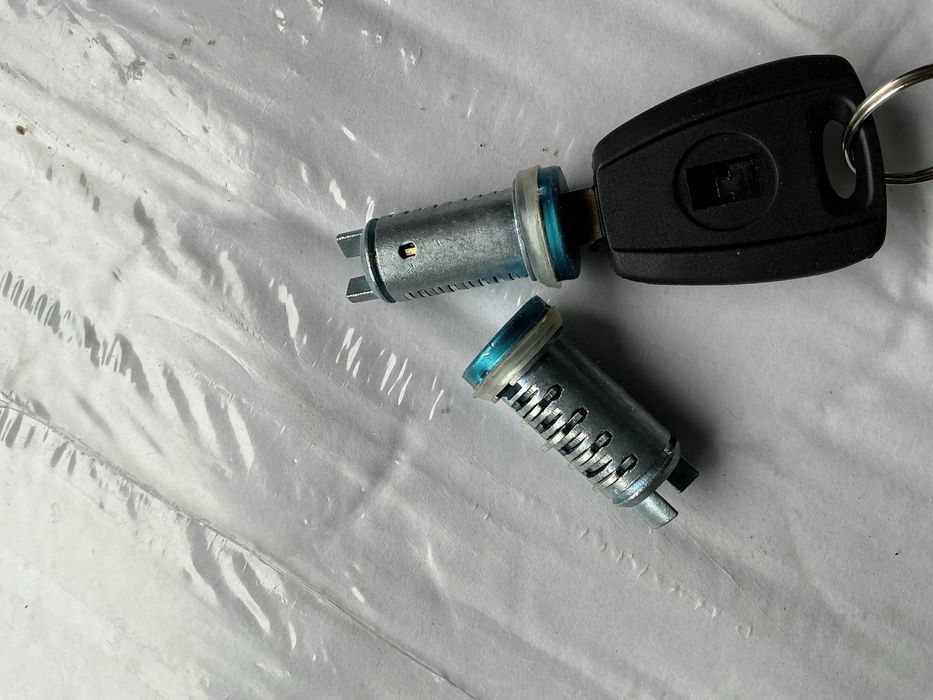 Личинки сердцевина ключ замка двери fiat Doblo 500Punto PandaВантажіво