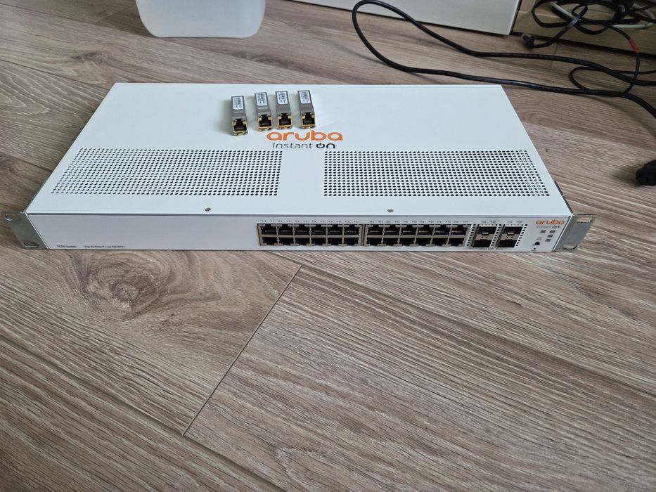 Aruba Instant On 1930 24x1GB 4x10GB SFP+ + 4x wkładka 10 GB eth