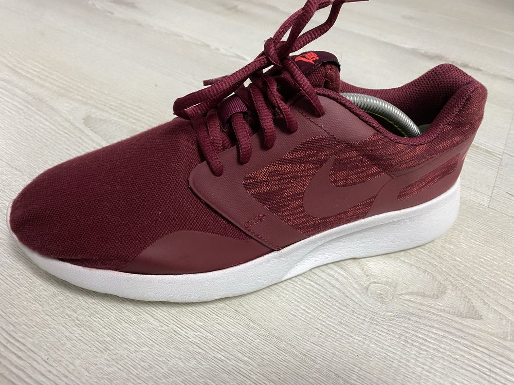 Nike kaishi ns maroon hot sale