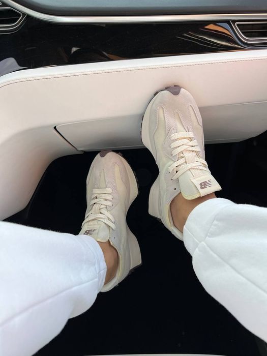 36-45 New Balance 327 Cream