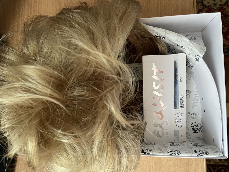 Peruka realistyczna / syntetyczna / dobrej jakości