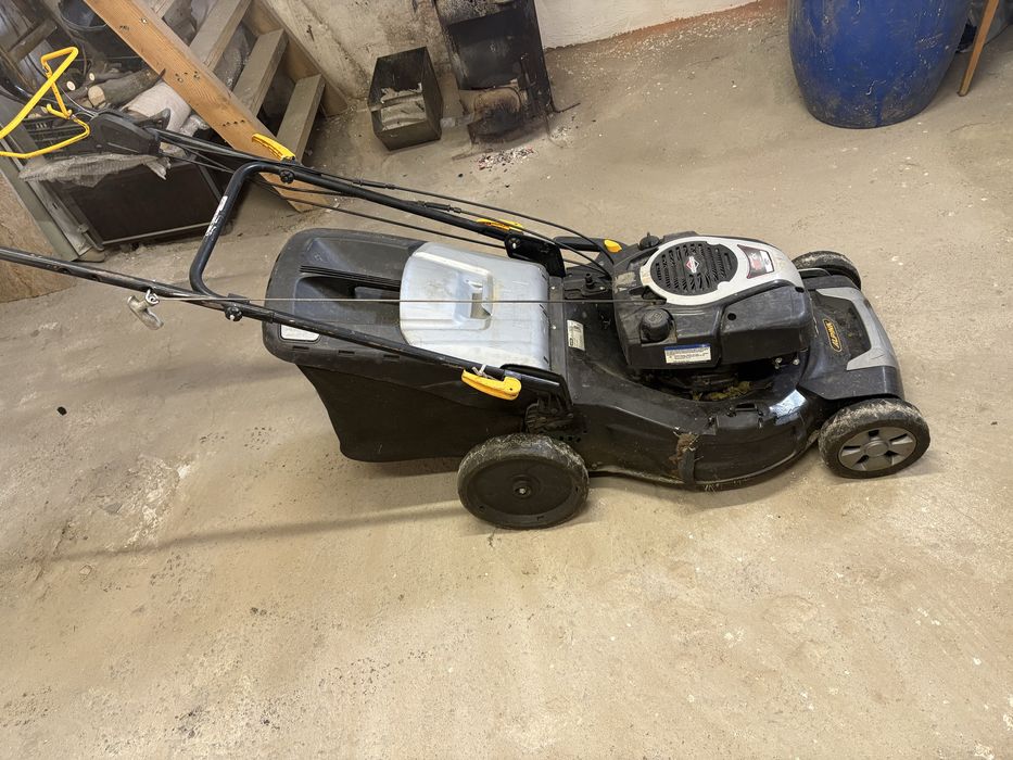 Kosiarka z silnikem brigss stration z napedem