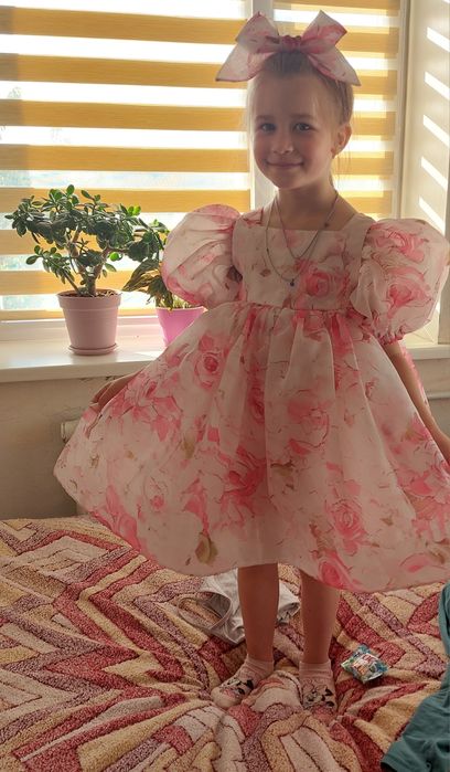 Продам сукню на дівчинку 6 років