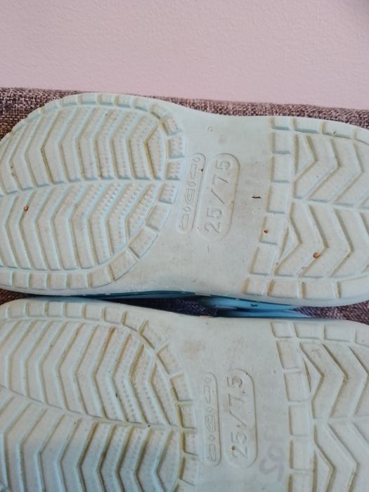 Chodaki, buty na basen 25