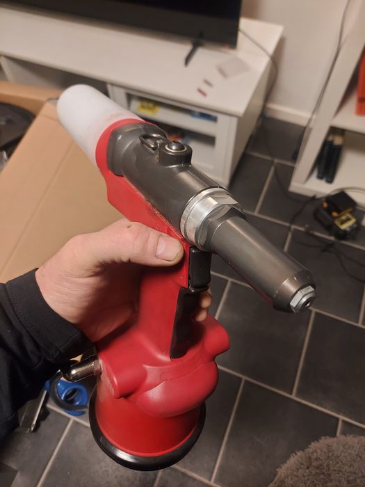 Пневматичний заклепочник FAR