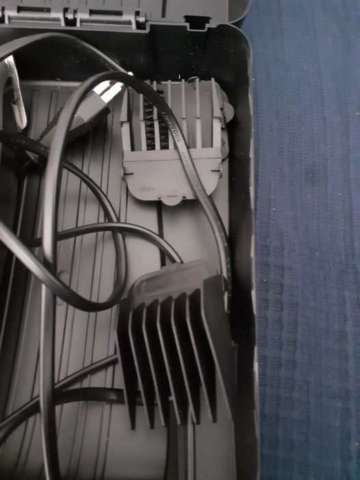 Máquina de cortar cabelo eléctrica