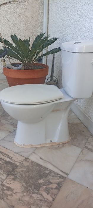 Sanita e depósito de água a funcionar