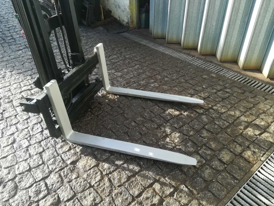 Torre empilhador para trator com deslocamento