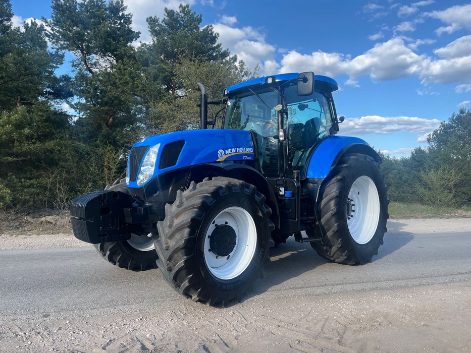 New Holland T7220