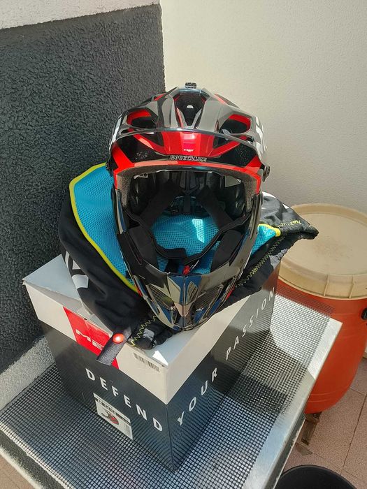 Capacete MET de downhill Parachute