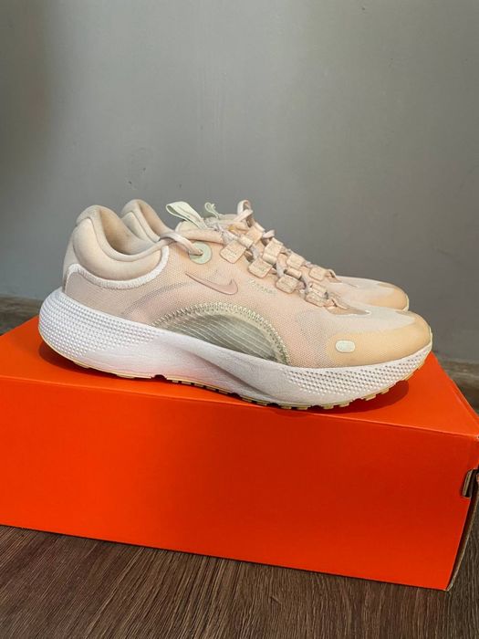 Кросівки жіночі Nike React Escape, ромір 38