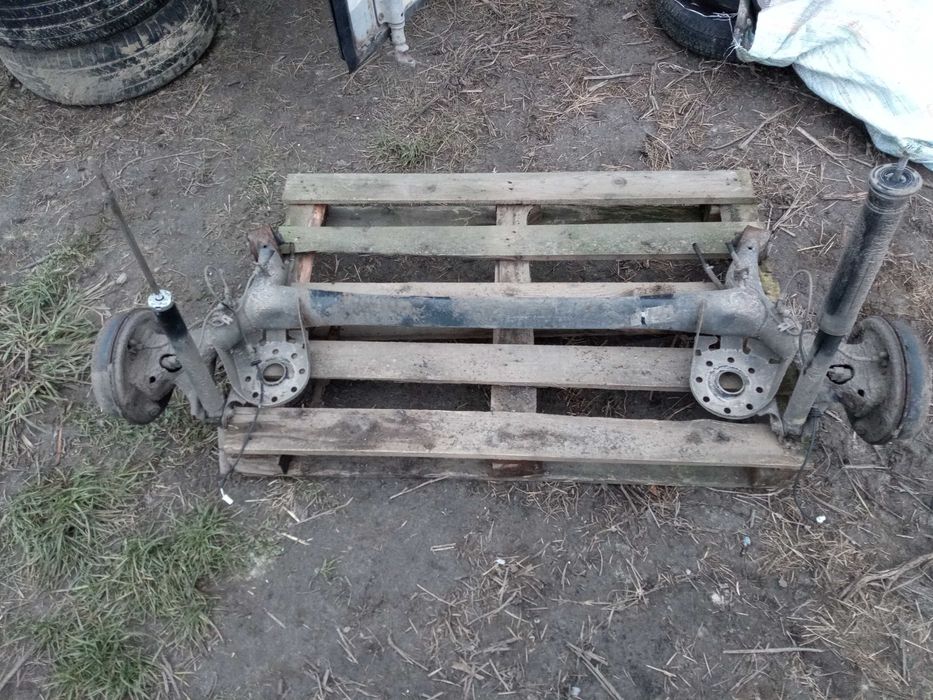 toyota YARIS III 2011- 2017 belka zawieszenia tył bębny