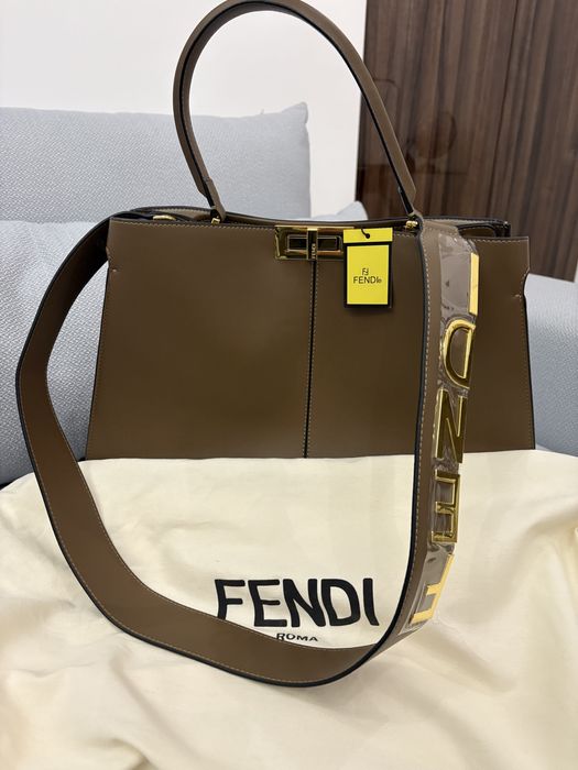 Продам розкішну вмістку жіночу сумку.