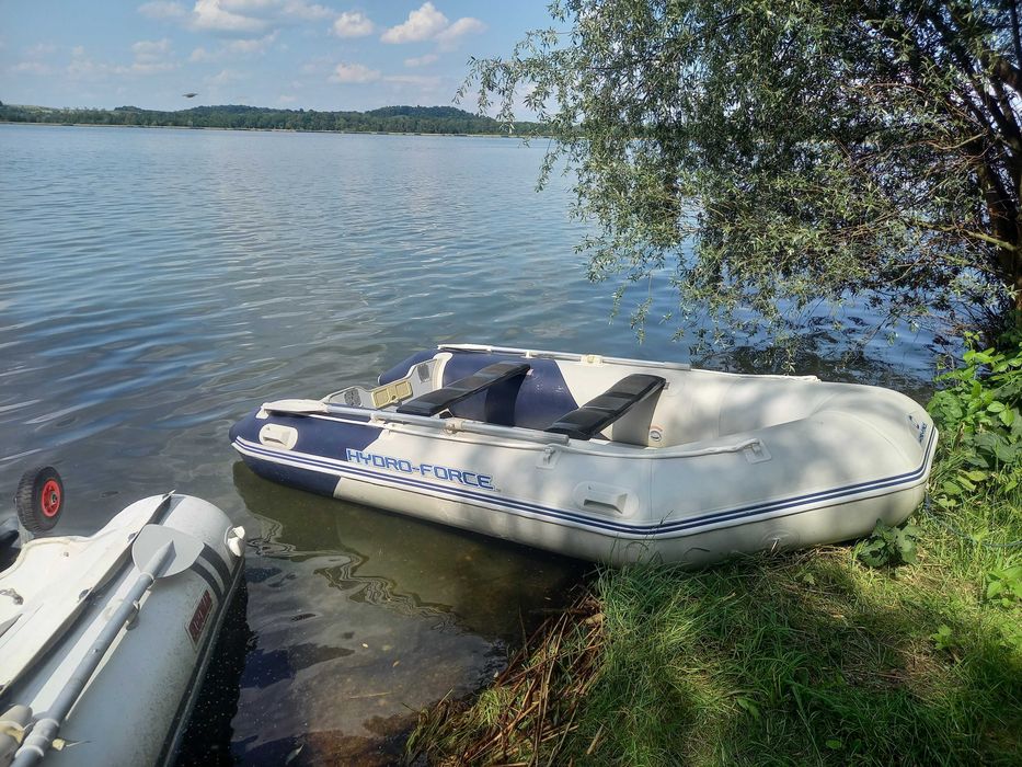 Ponton z silnikiem