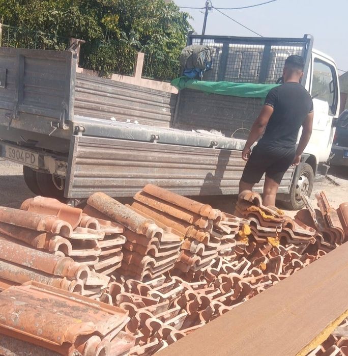 CONTENTORES e CARRINHAS: com ou sem ajudantes, para carregar todo o tipo de resíduos urbanos, jardinagem, entulho de obras, lixo misturado ou separado