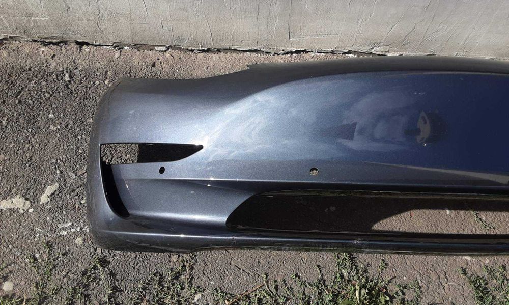 Tesla Model 3 бампер передній з отворами на парктоніки