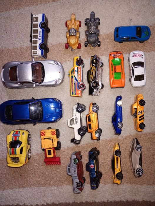 Машинки Hot wheels залізні і пластикові
