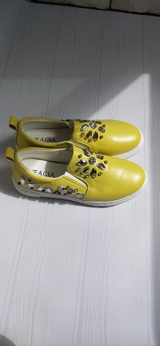 Мокасины на лето и весну яркие