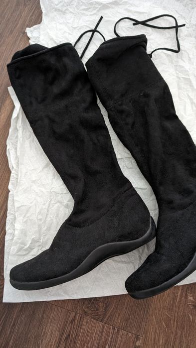 Botas cano alto em camurça tamanho 36 em excelente condições