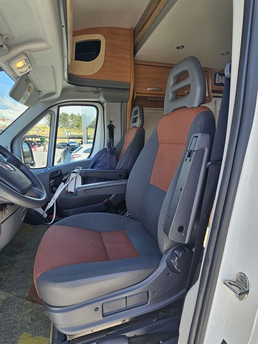 Autocaravana perfilada 2 camas sempre feitas 6 dormidas  4 lugares 68 Mil kms