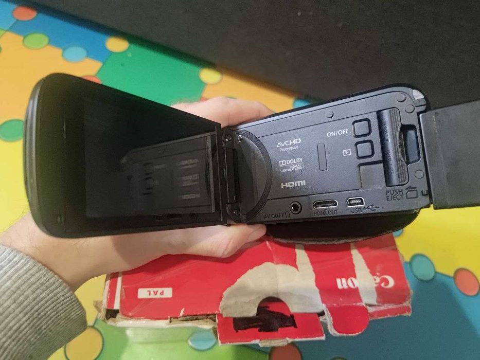 Продам відеокамеру Canon Legria HF R806