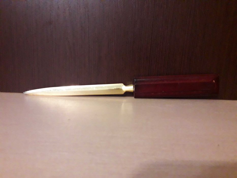 Ніж для конвертів. Сітка для загороджування. Відкривалка для консерв.