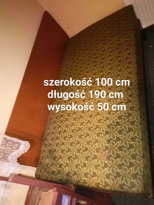 Stare łóżko PRL, masywna konstrukcja, drewniana