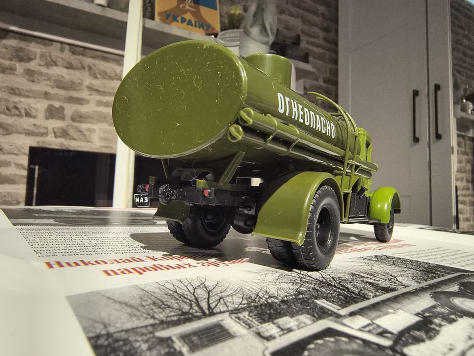 Масштабна модель вантажівки МАЗ 200 (АЦ-8-200), масштаб 1:43