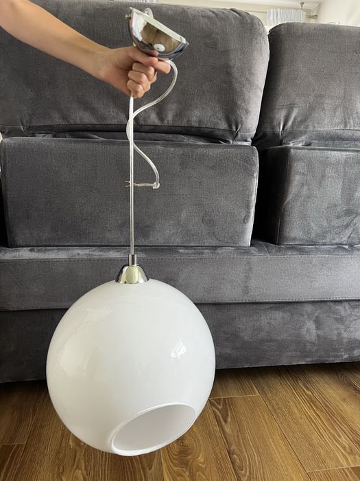 Lampa wiszaca kula biala srebrna