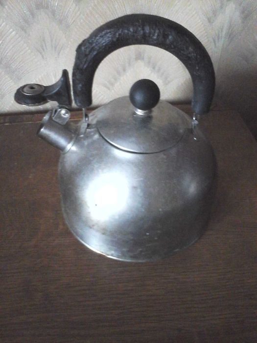 Продам эмалированный чайник