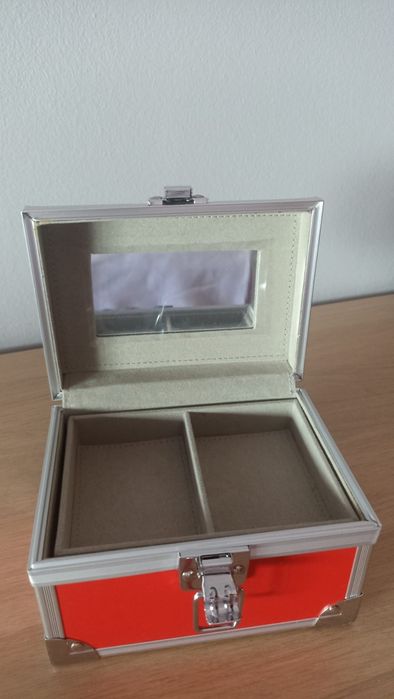 Baú  (guarda joias )