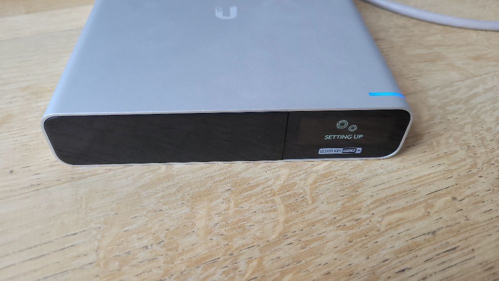 Ubiquiti UniFi Cloud Key Gen2 Plus (UCK-G2-PLUS) та комплекті HDD,SD + кріплення в стійку 19"