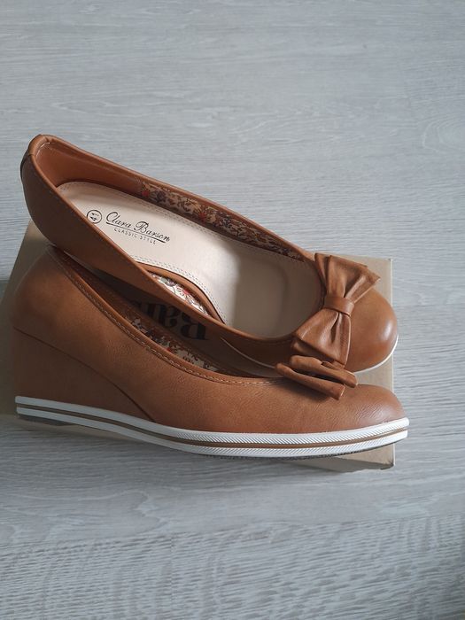 Buty na koturnie