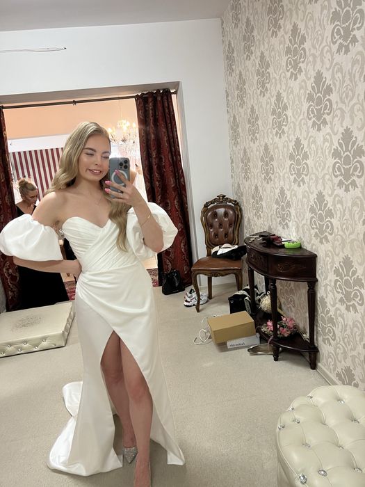 Satynowa suknia ślubna