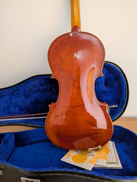 "Violino 4/4 Maple Leaf com estojo e arco"