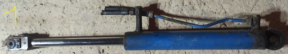 Siłownik hydrauliczny dwustronny łuparka