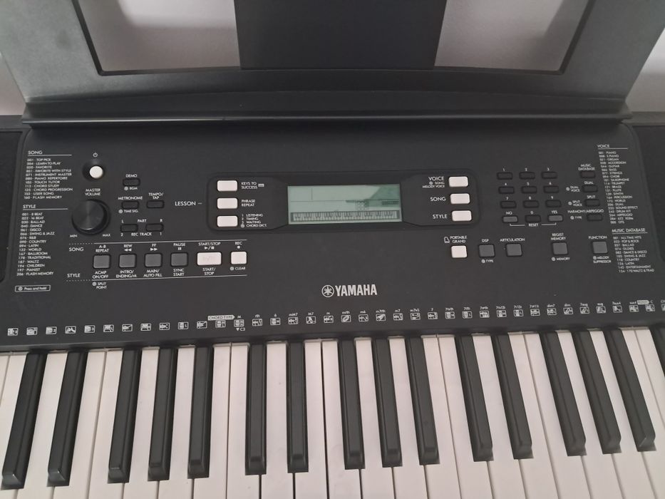 Yamaha PSR  e373