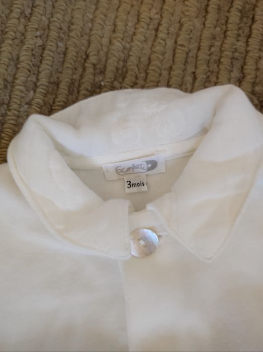 Conjunto bebé branco neve (calça, casaco e sapatinhos)