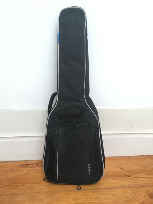 Baixo acústico de Porto Guitarra com ligação para amplificador