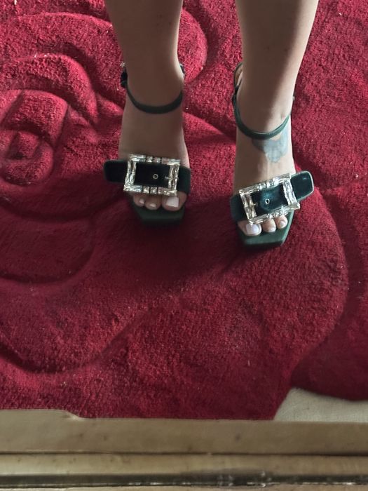 Ekskluzywne szpilki Dolce & Gabbana – elegancja w najlepszym wydaniu!