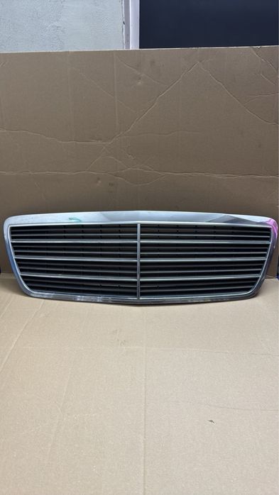 Решітка радіатора Мерседес W210 оригінал в хорому стані