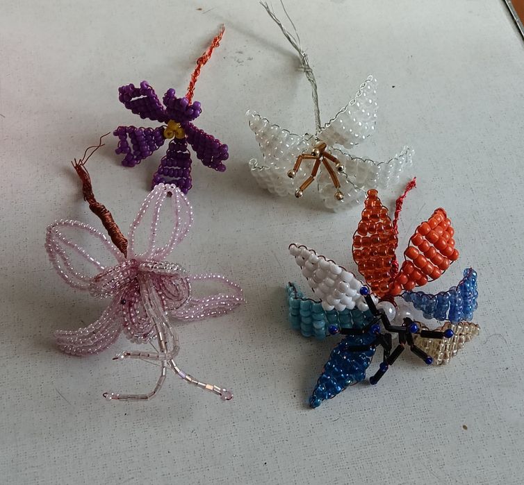 Квіточки з бісеру