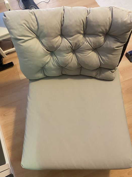Cadrira Jutholmen de jardim do Ikea com almofadas