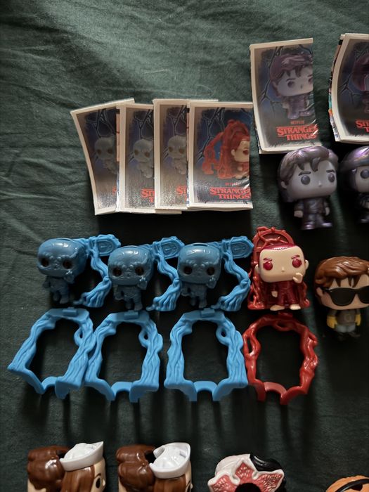 Продам kinder joy stranger things, фігурки stranger things