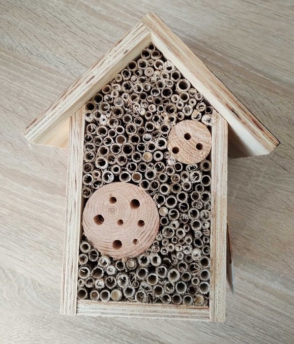Hotel dla owadów, dom dla pszczół + torebka kwiatów
